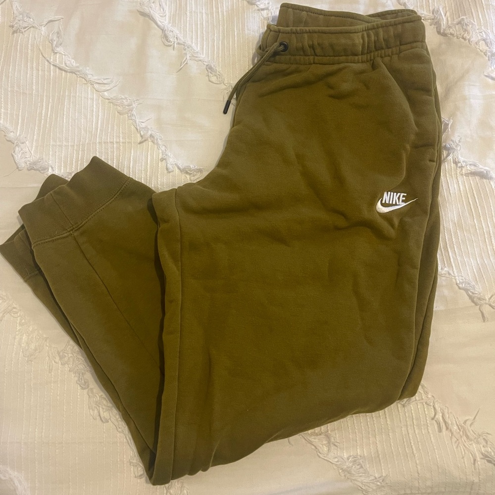 Women’s Nike joggers !!